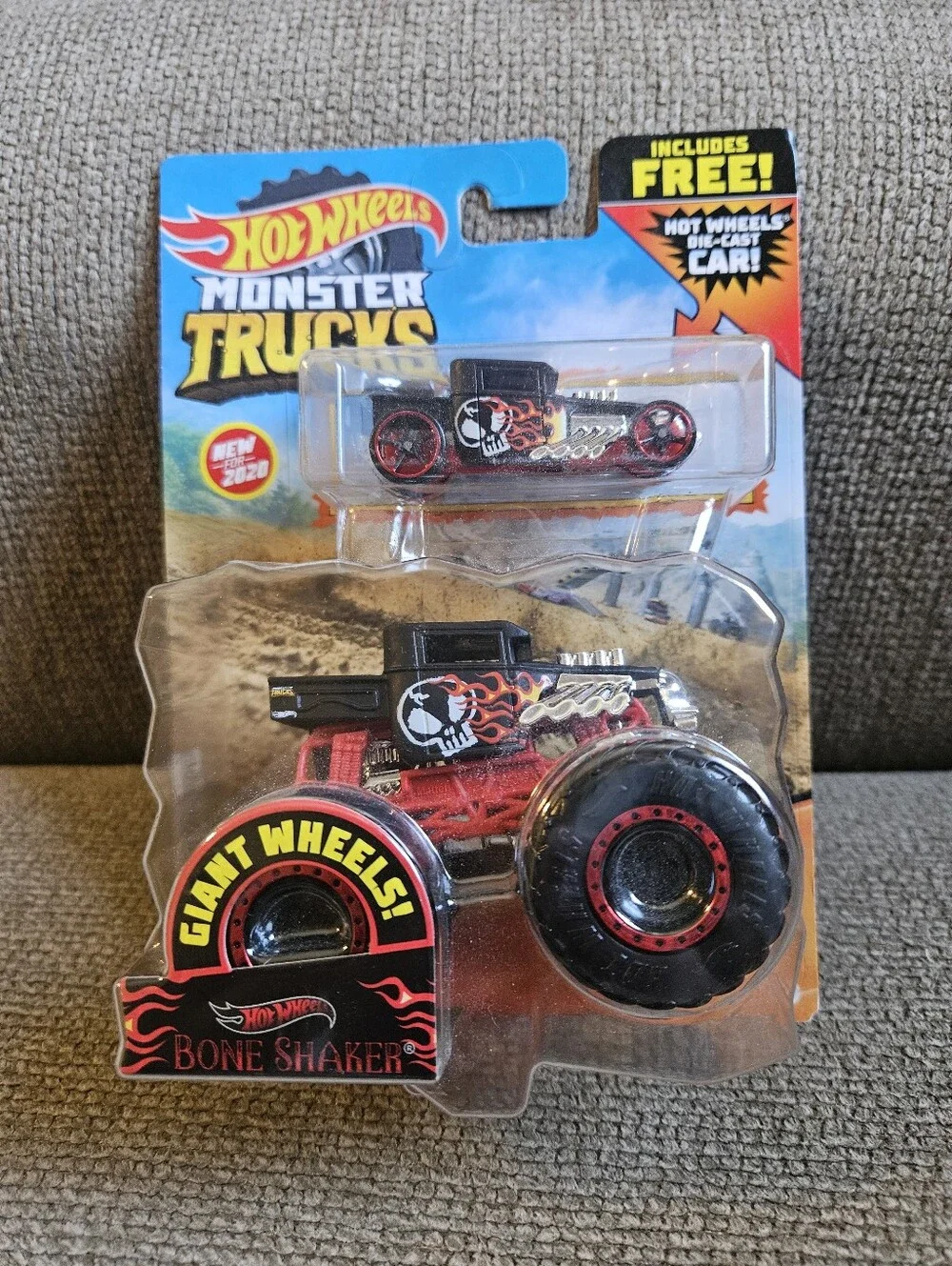 NEW Hot Wheels Monster Trucks Bone Shaker & Diecast Car